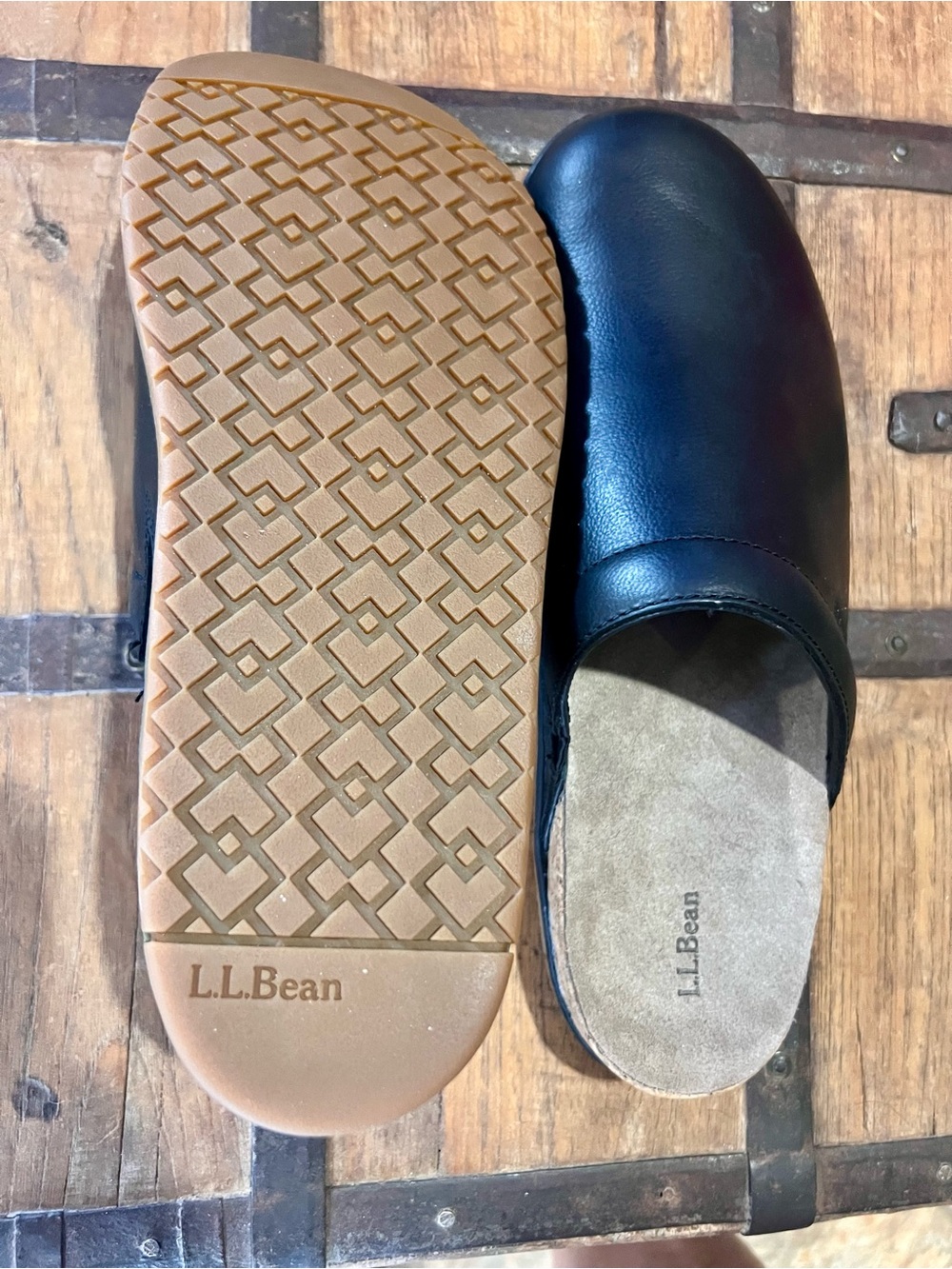NWOB L.L. Bean Women's Black Leather Slip-On Mule with Tan Sole - Picture 6 of 7